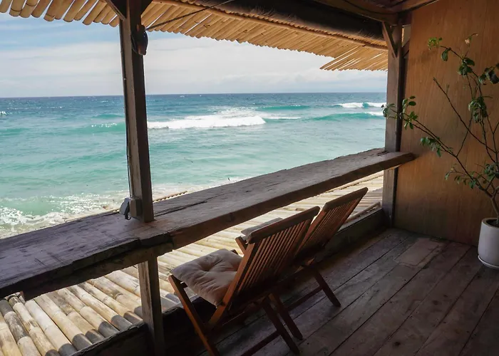 Beachfront - The Surf ウルワツ